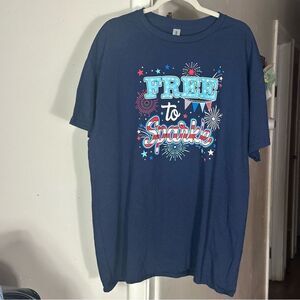 GILDAN  T SHIRT
Free to sparklin